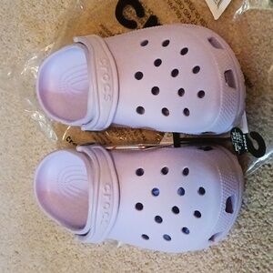 Classic lavender crocs unisex m6/w8